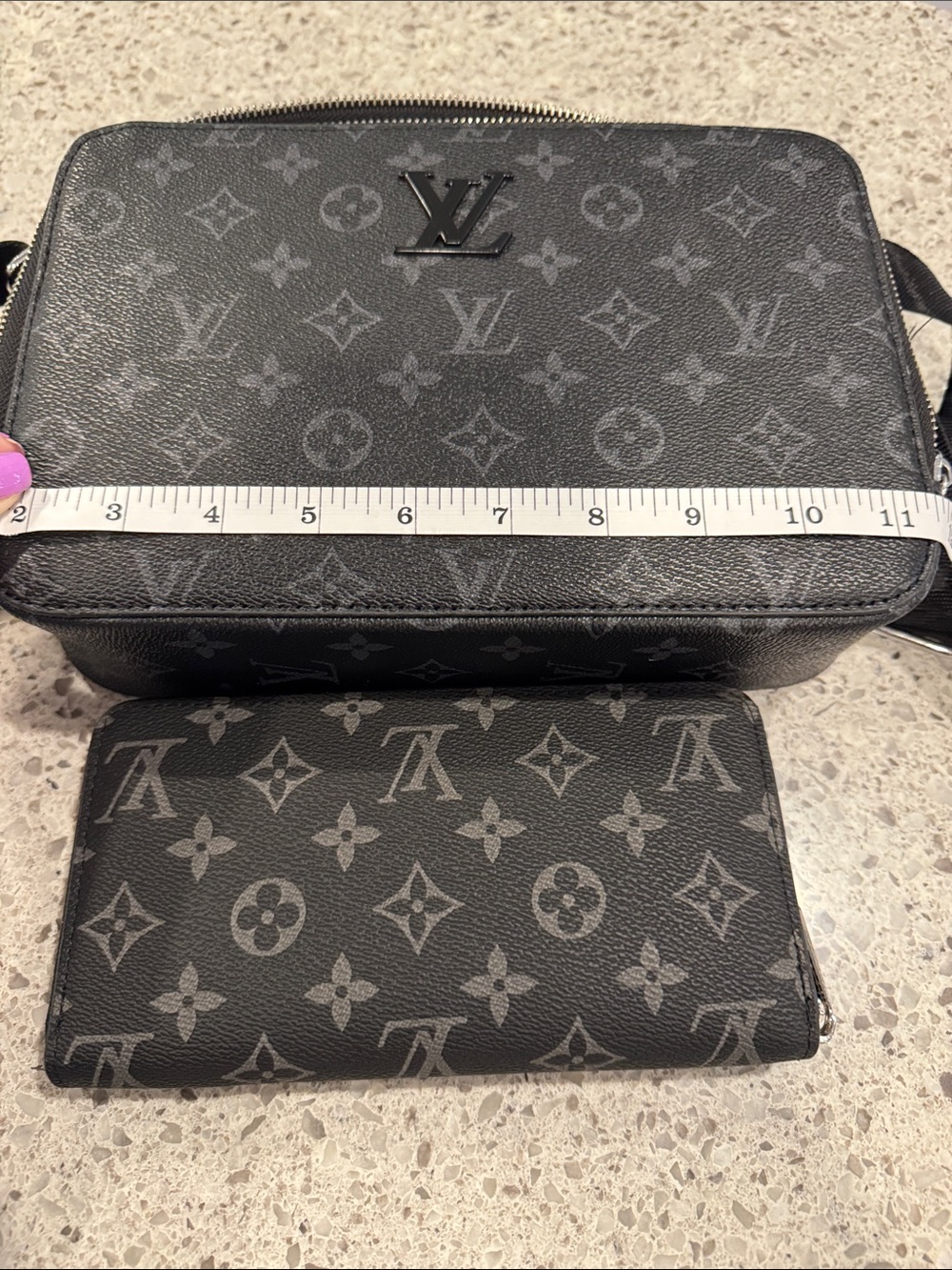 Source Unknown Black and Gray Monogram Crossbody Bag - Picture 2 of 6